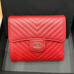 CHANEL Caviar Chevron Quilted Compact Wallet